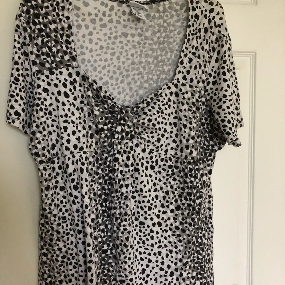 Short-sleeved top